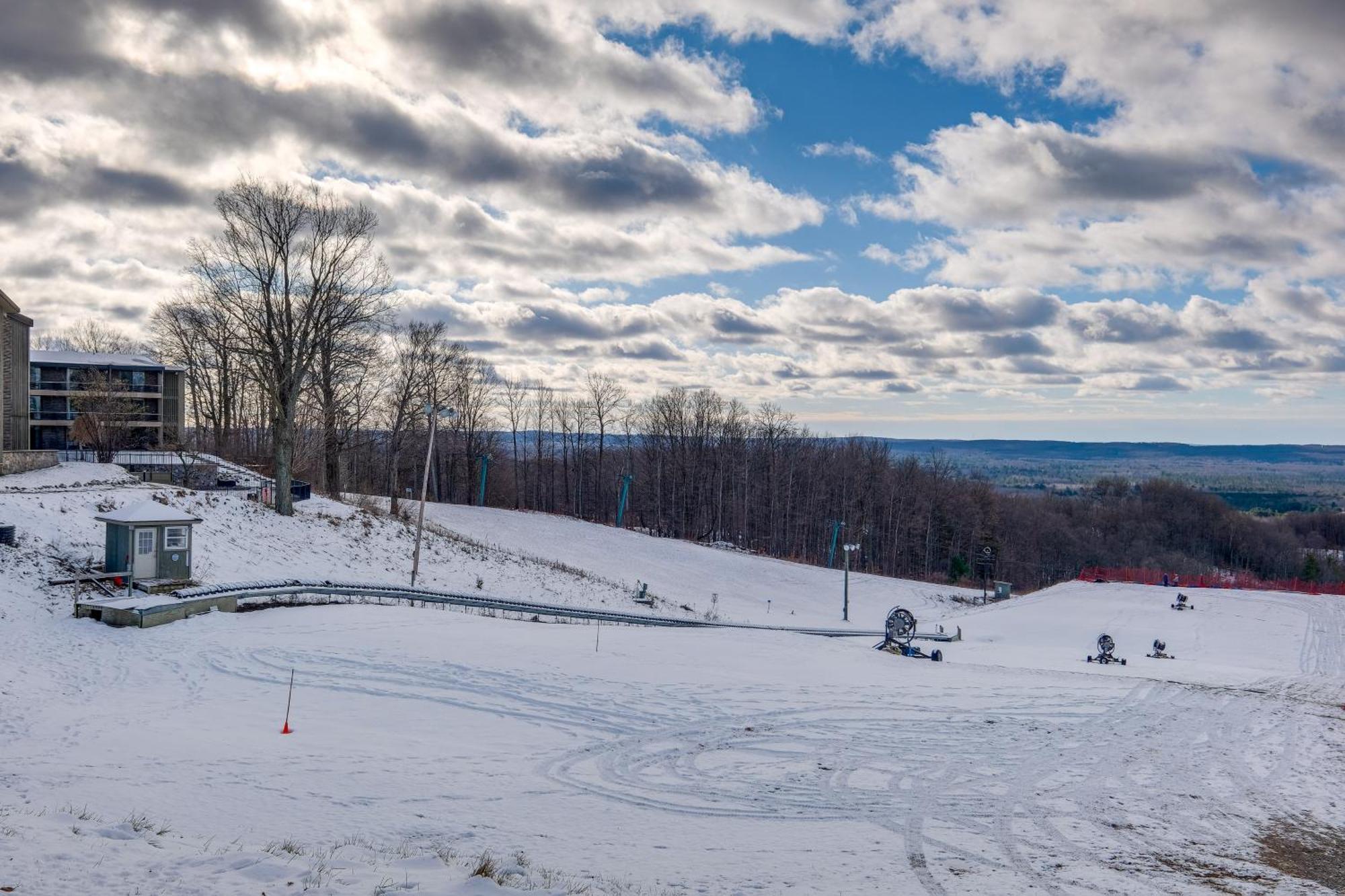 Bellaire Condo - Walk To Shanty Creek Resort! Екстер'єр фото